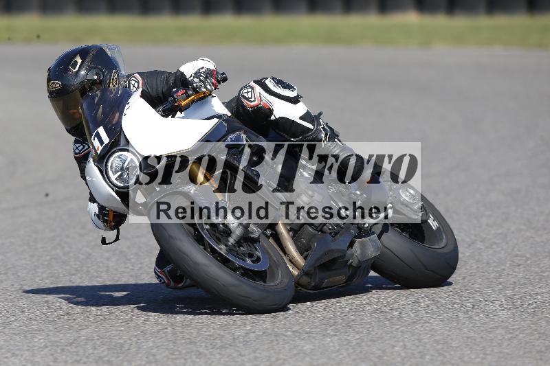 Archiv-2025/49 26.08.2025 Cornu Master School ADR/blau-bleu/1